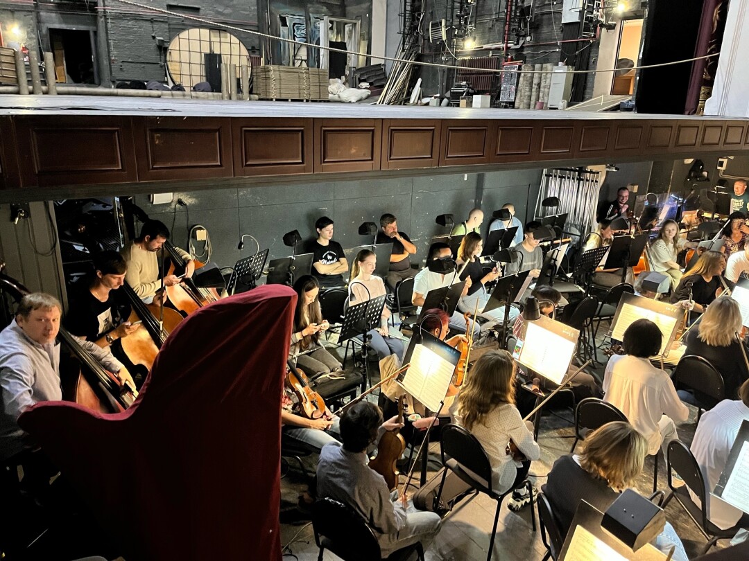 Оркестровые репетиции спектакля «Семь девушек»