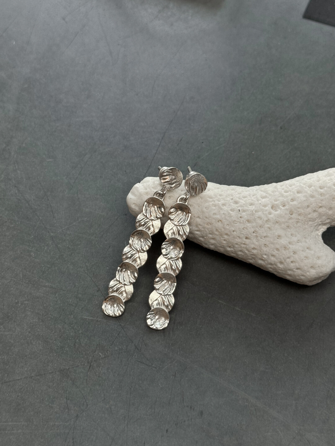 Подвижные серьги Flambe, 6 800 рублей