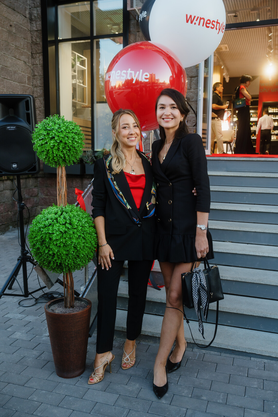 Карина Опарина, Регина Салимова