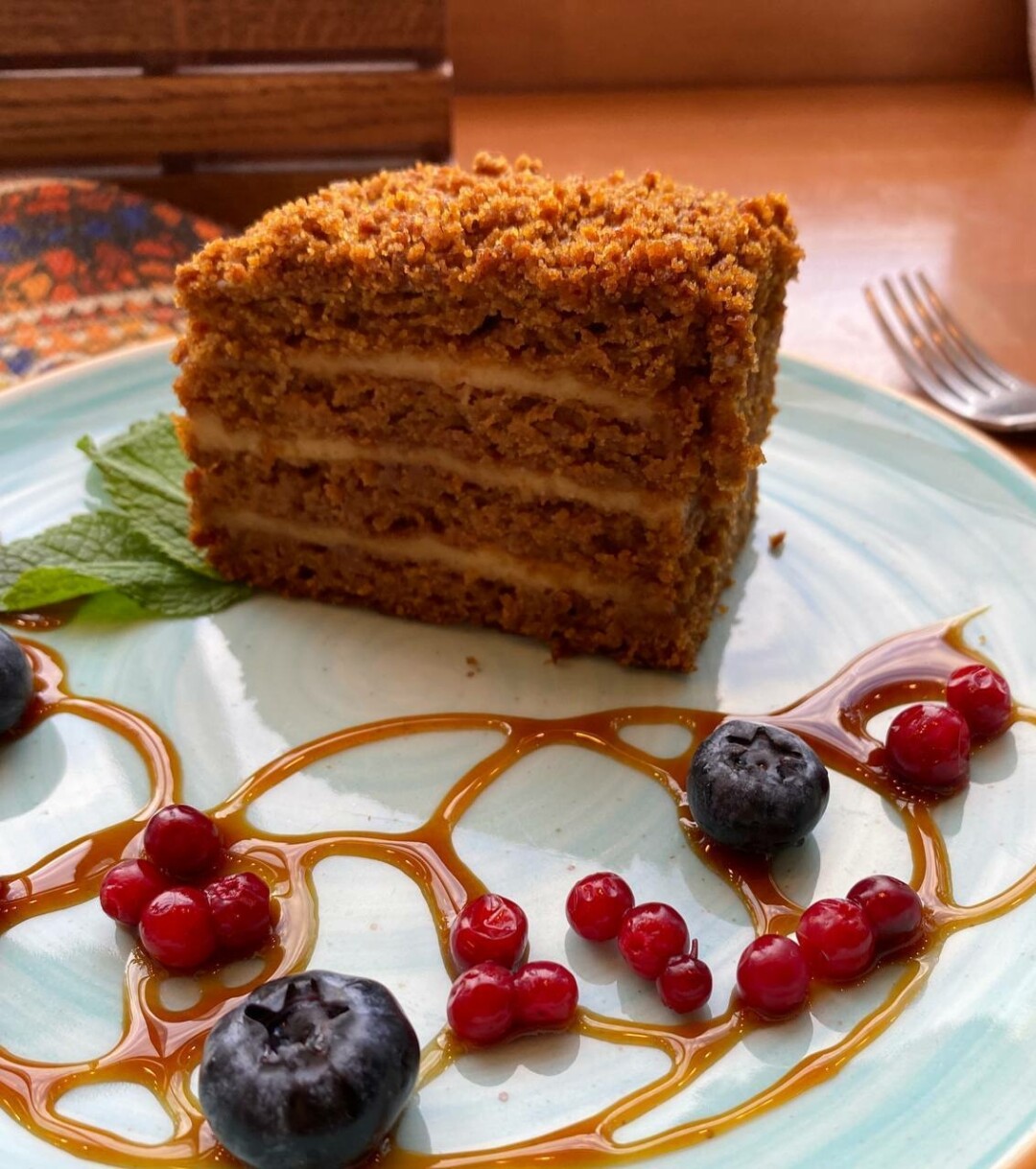 Медовик из кафе «Лакшми»