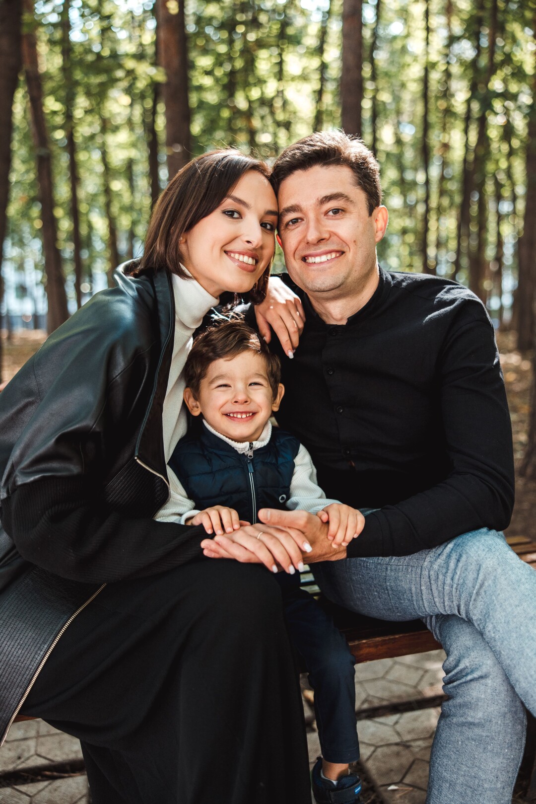 Марианна Абдразакова с мужем Антоном Костиным и сыном Роланом