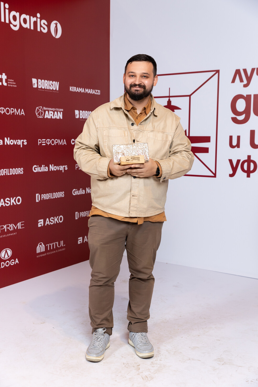 Номинация «Лучший интерьер бьюти-пространства» — Николай Плаксин, Re-Pin проект: мужская парикмахерская Hooligans barbershop