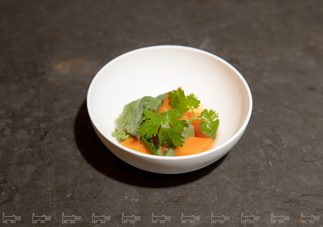 Севиче из батата с грейпфрутом в обрамлении легкого кисло-сладкого соуса