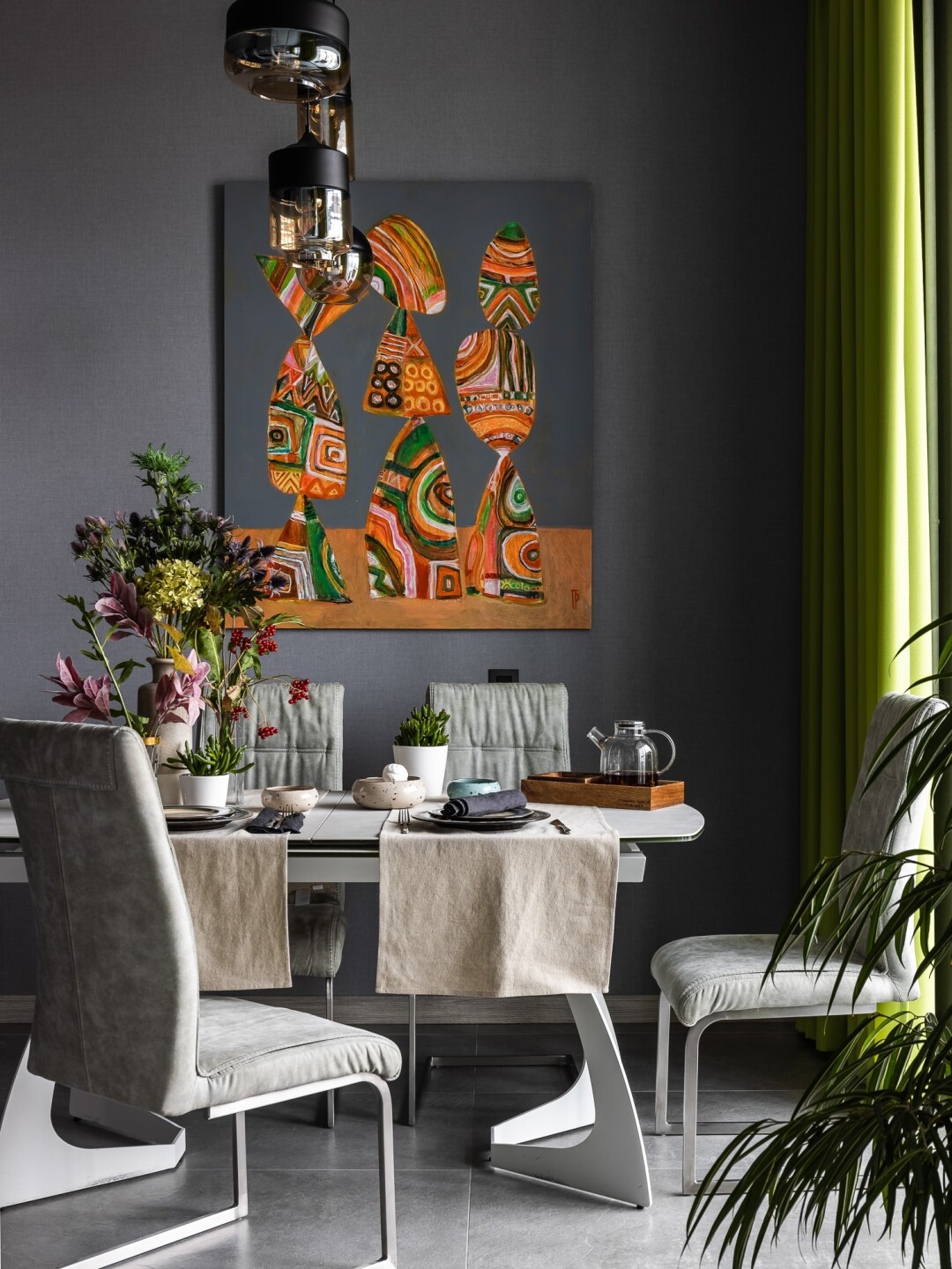 Работа Радика Гарифуллина «МетаЛирика» в интерьере Эльмины Гай