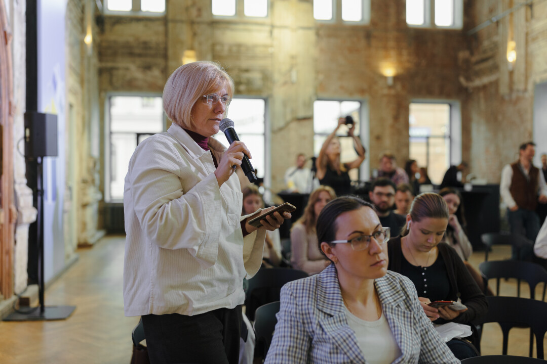 Вопросы и ответы в рамках деловой сессии, галерея современного искусства Futuro Gallery