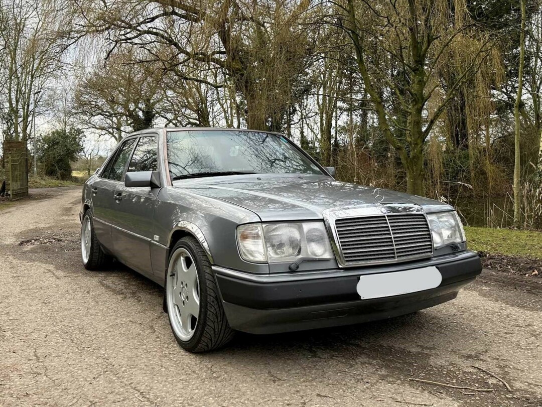 Фото: auctions.hampsonauctions.com