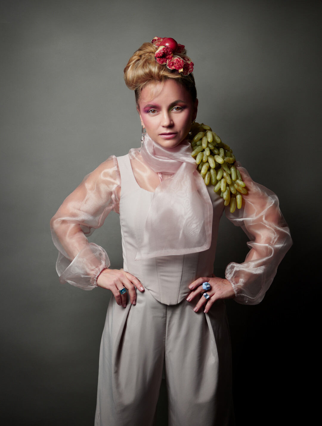 МАРИНА КУДЛАЦКАЯ Организатор мероприятий, руководитель свадебного агентства «Комильфо» Cерьги, кольца AMADINA GLASS