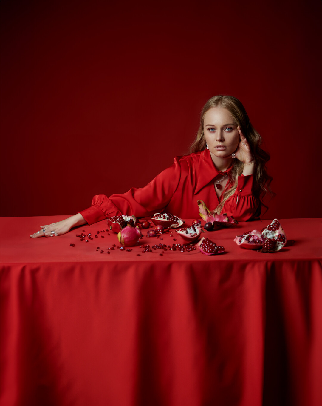 ЕКАТЕРИНА МАРЮТИНА Руководитель кейтеринговой компании «ШЕФ» Чокер, серьги, кольца AMADINA GLASS