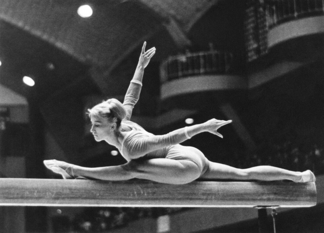 Спорт в фотографии выставка. Я и спорт фотовыставка. Выставка спортивных школ. Мо фара фото с флагом. День спорта в лужниках.