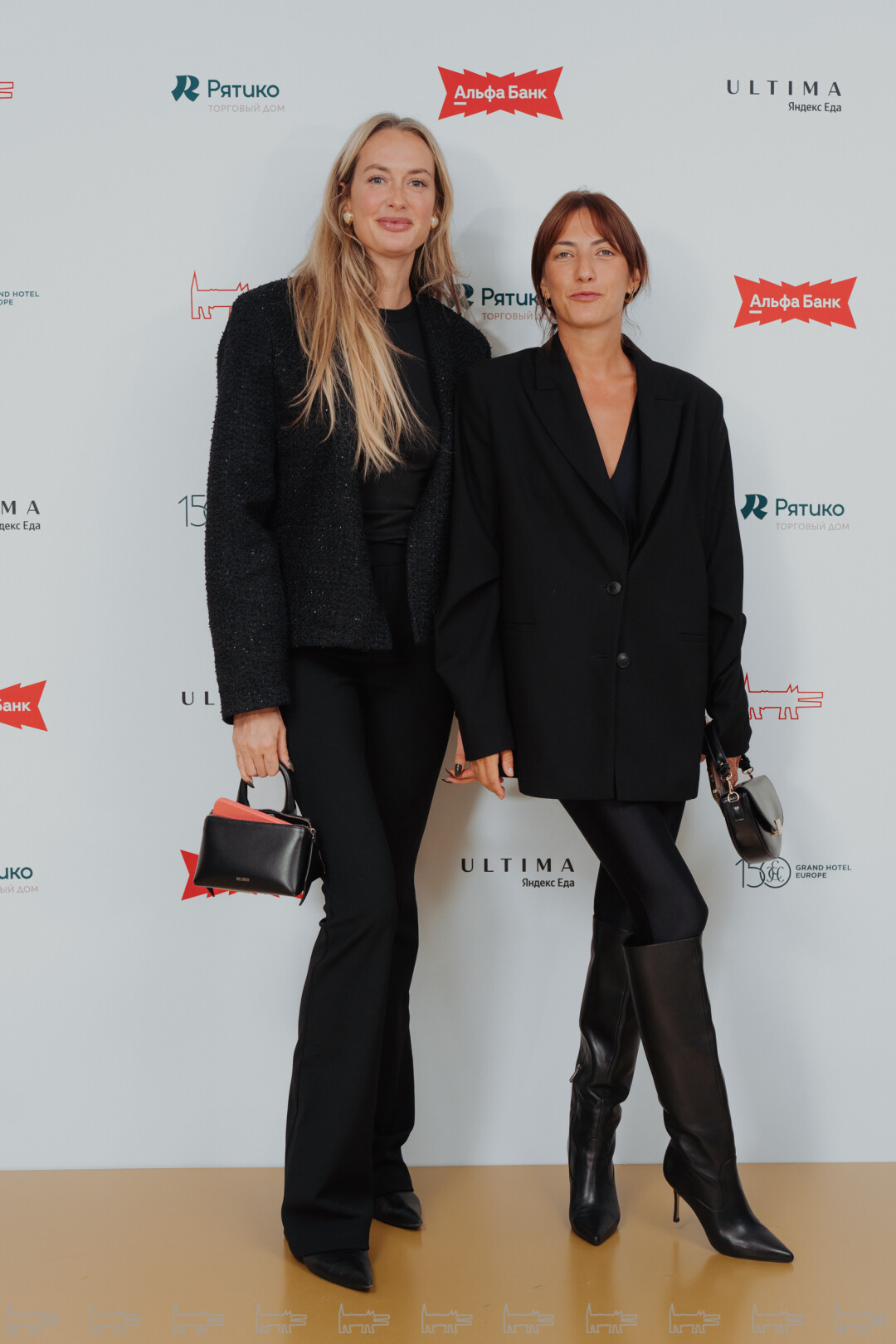 Марина Никишина, Елена Коробова