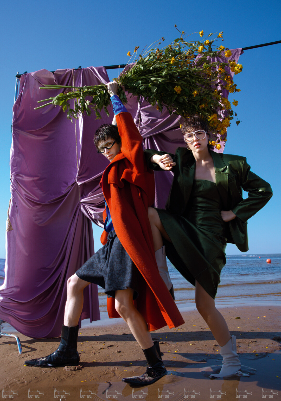 На Марке: пальто USHATAVA, шорты ROGOV, рубашка и сапоги VIVA VOX, оправа GUCCI (Optics Gallery)