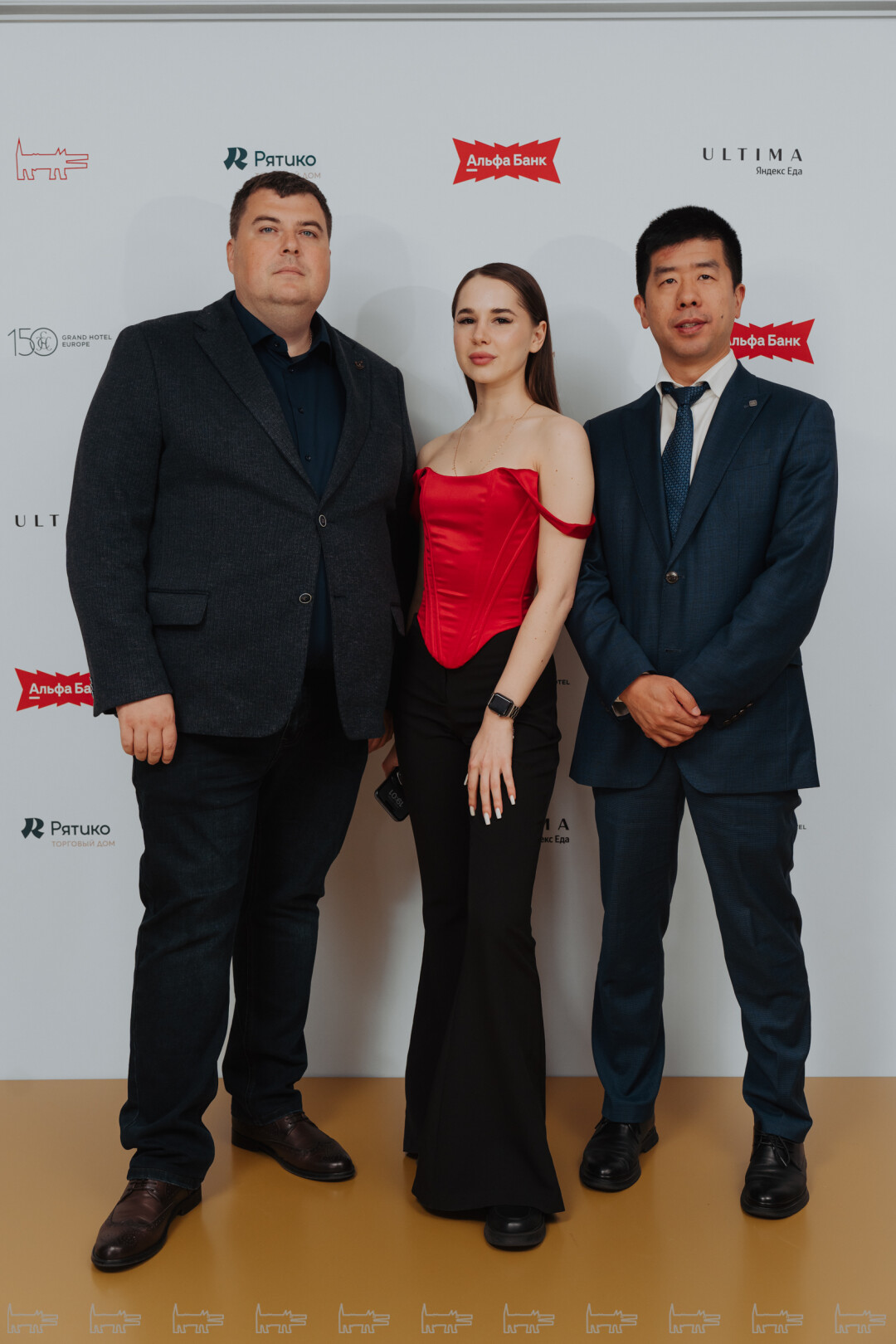 Ван Тун. Сергей Дивин, Эльмира Гаджимурадова