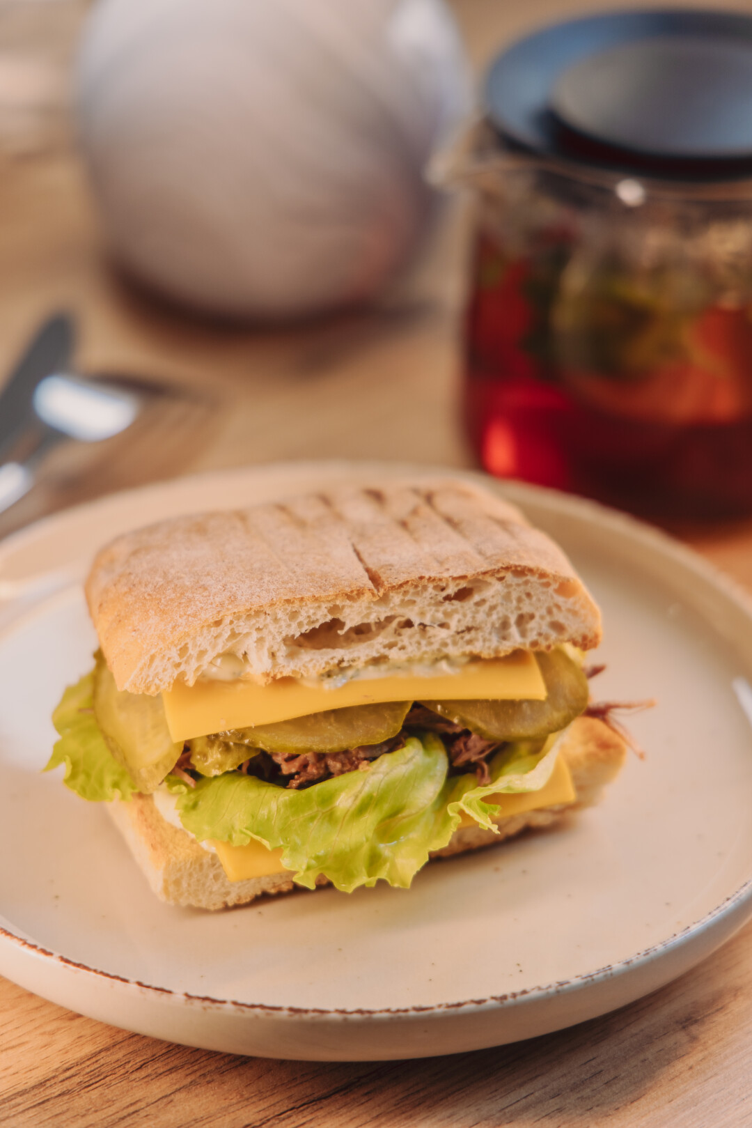 Сэндвич с говядиной, 320 рублей