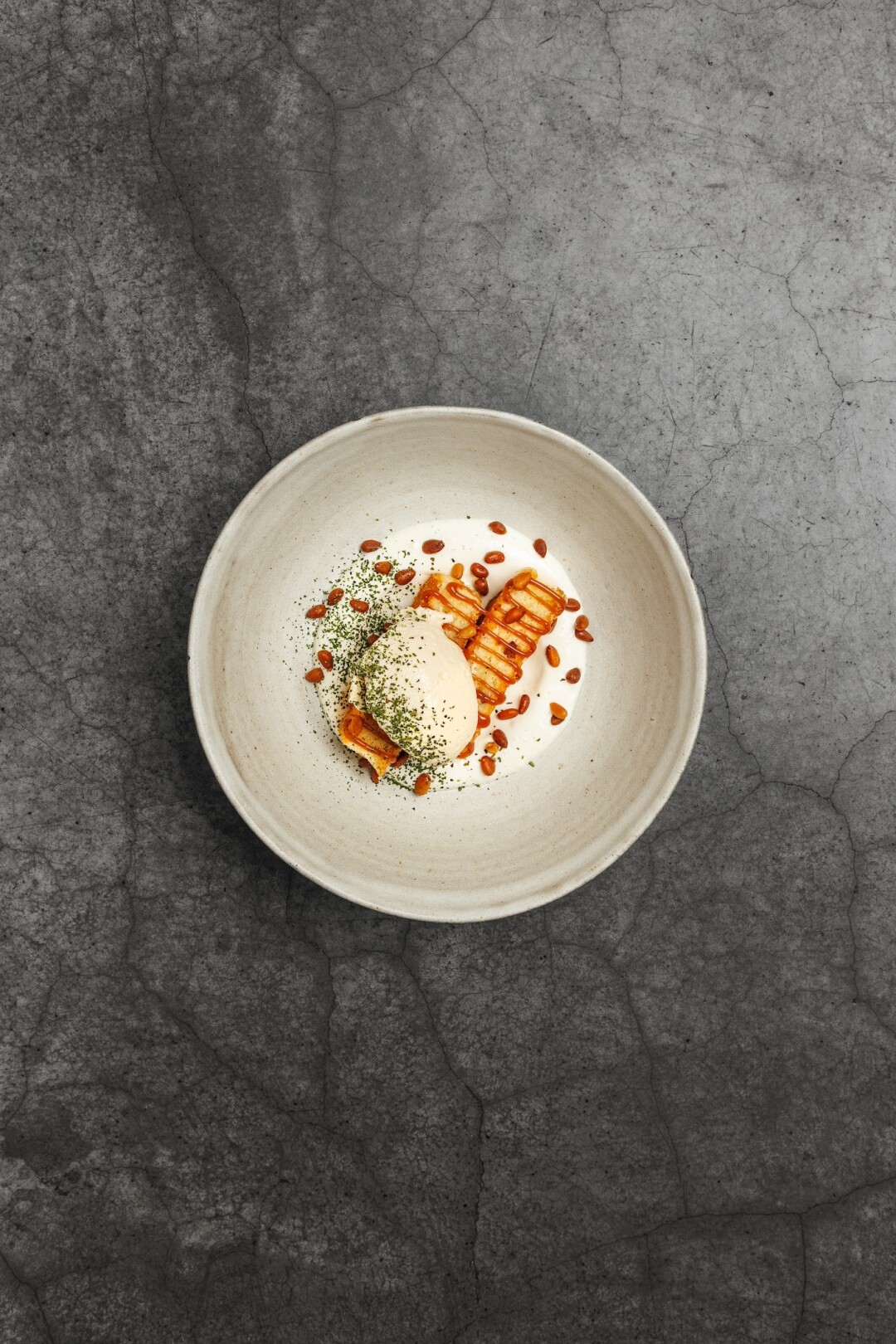 Франжипан, хвойная карамель, ванильная сметана. Ресторан 0.75 please