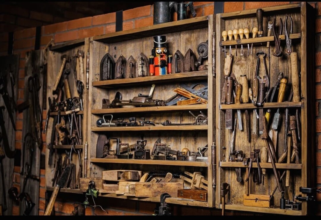 Помимо утюгов Андрей Егоров собирает сечки для рубки капусты