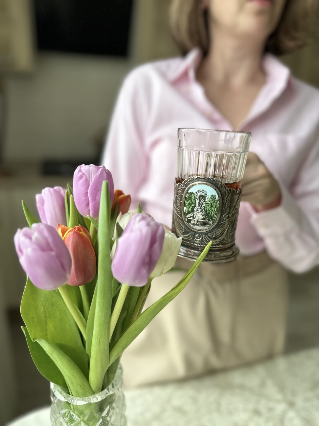 Долгое время подстаканники хранились в чулане, пока Ольга не решила включить их в чаепитие с друзьями