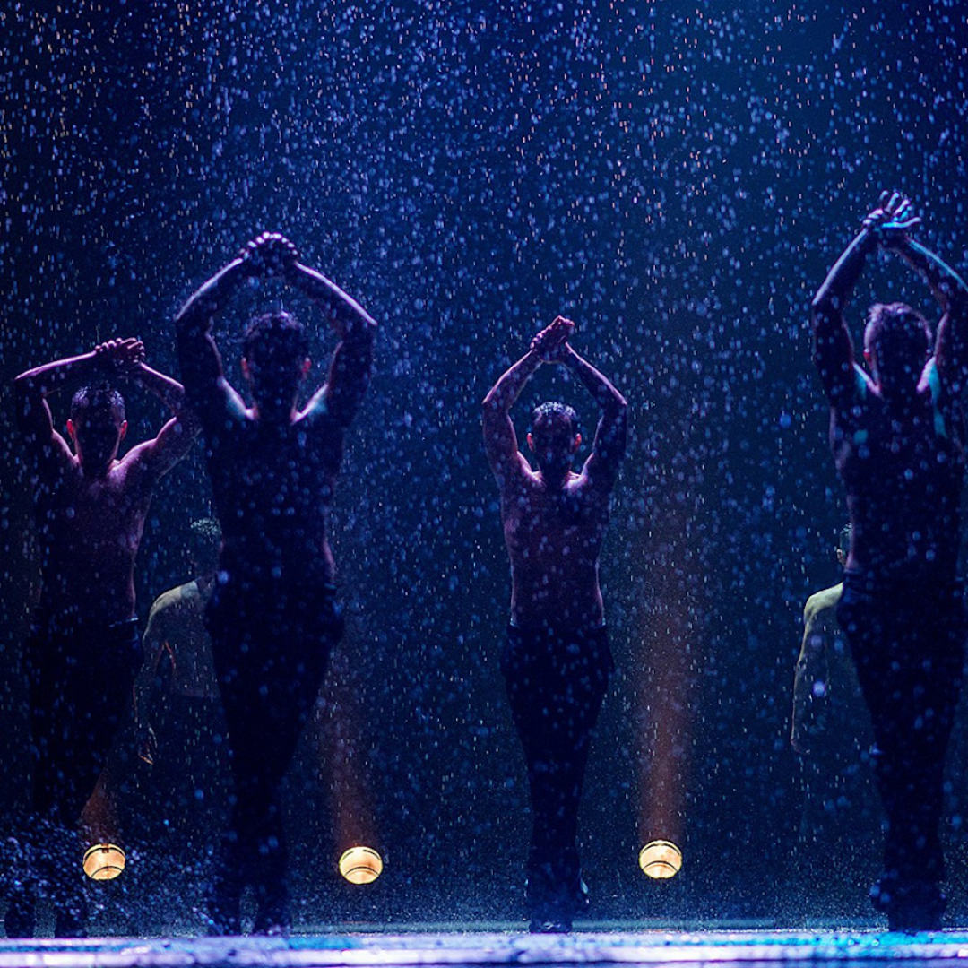 Пластический спектакль «Шоу под дождем»