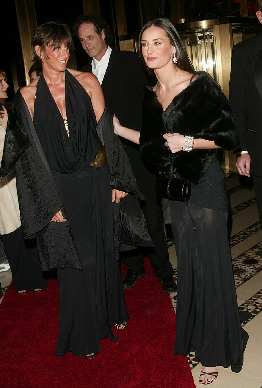 Деми Мур и Донна Каран на гала-концерте Fashion Group International Night of Stars Awards, 2003