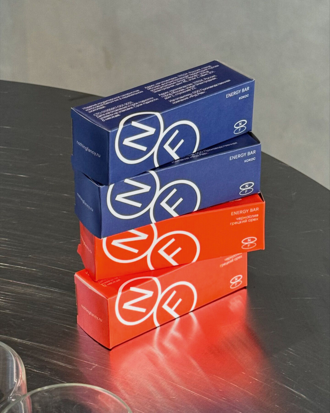 В гастромерче Nothing Fancy пополнение: энергетические батончики из кокоса или чернослива и грецкого ореха