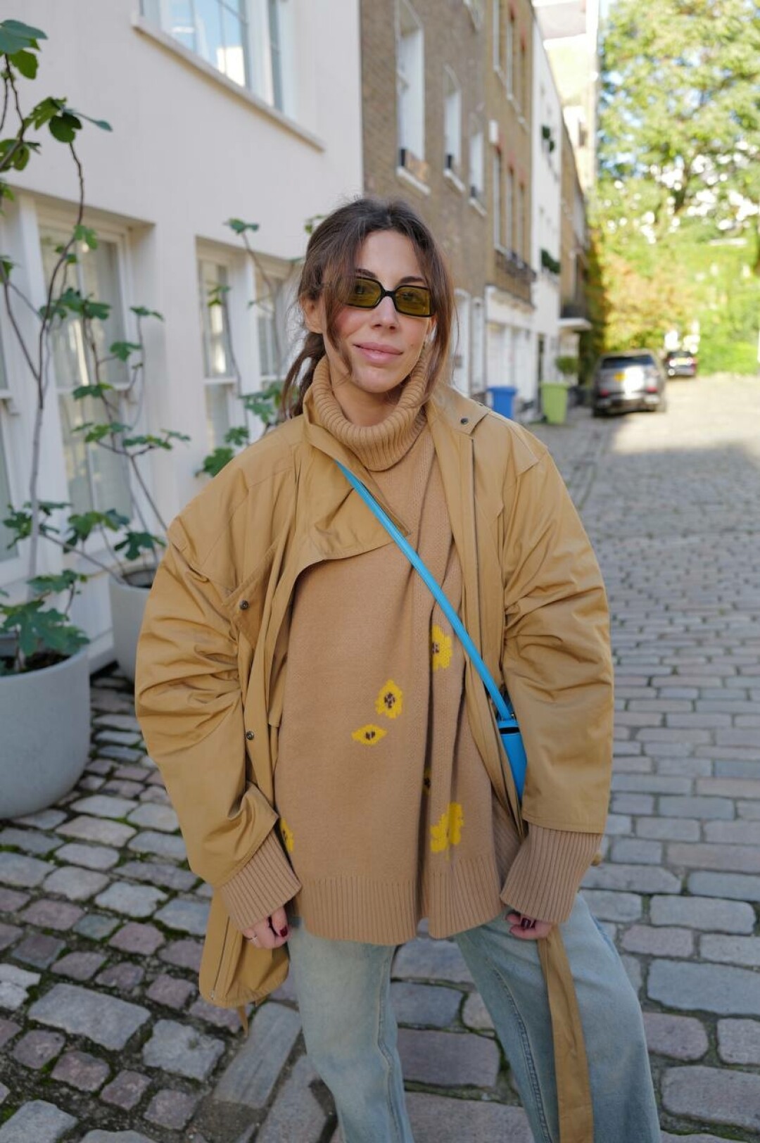 Виктория Молдавская в свитере в цветочек Choux