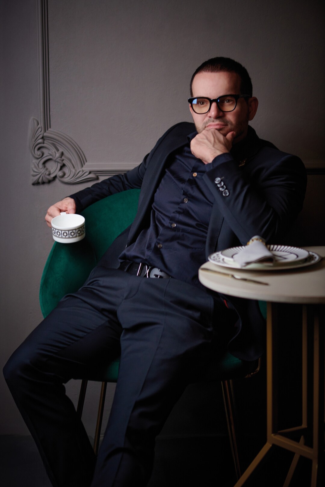 Очки "Окулария. Наше будущее" OCULARIA Набор посуды MetroChic VILLEROY & BOCH MAISON D'ELITE