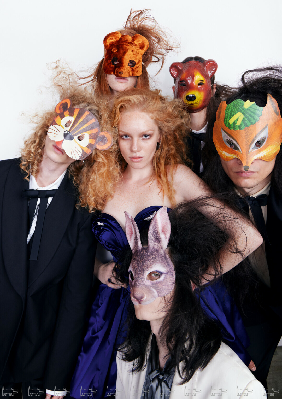 На Елизавете: серьги, кольца и броши MERCURY, платье ANASTASIA ZADORINA, брюки ANNUKO На GRISHA, DIL, SHUNDRIK, BO и RUS: костюмы и сорочки HOUSE OF