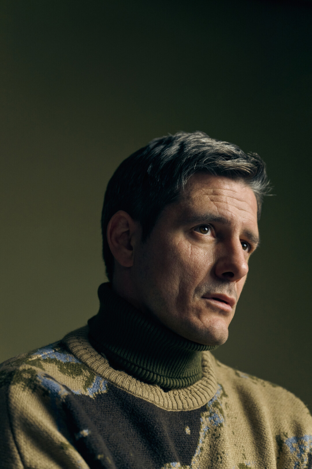 На Дмитрии: водолазка Strellson (elyts.ru), свитшот Red September