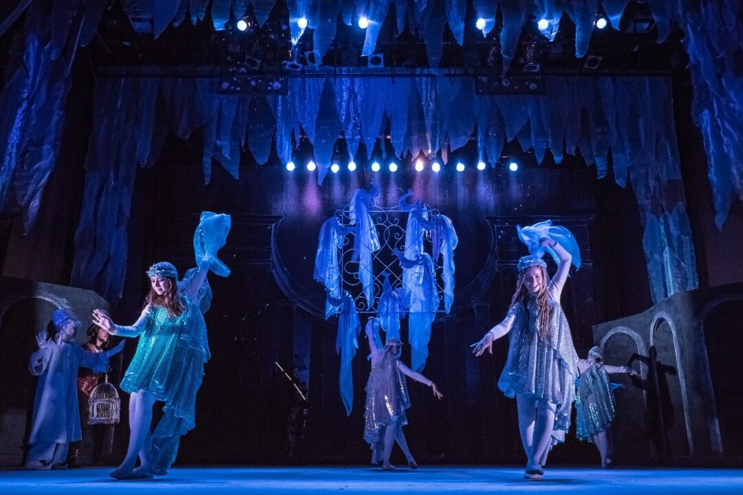 Рождественская сказка «Синяя птица» в Молодежном театре им. Мустая Карима