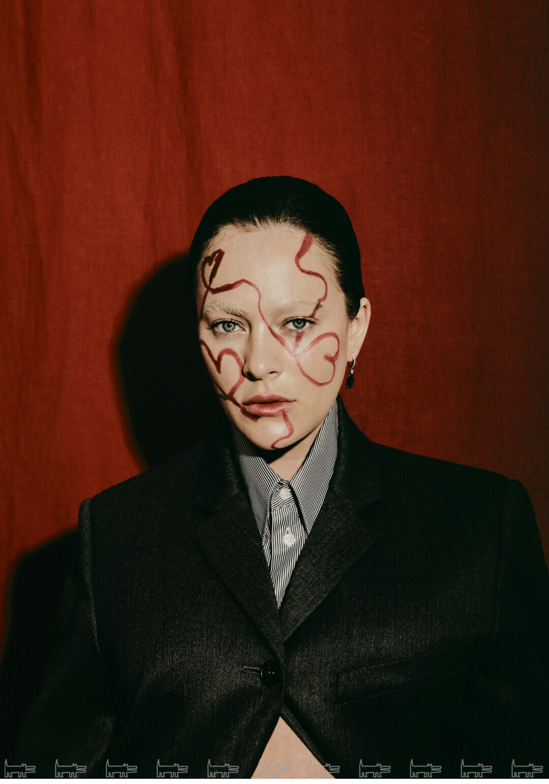 На Аглае: серьги PARURE ATELIER, рубашка и жакет WALK OF SHAME