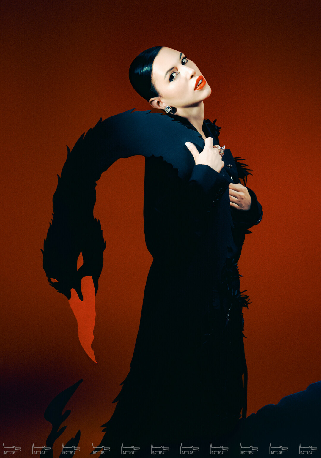 На Наталии: колье Arrow LETTERS AND STONES, кимоно ALEXANDER ARUTYUNOV