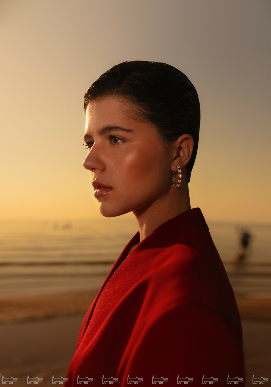 На Марии: серьги MIUZ DIAMONDS, жакет 1811