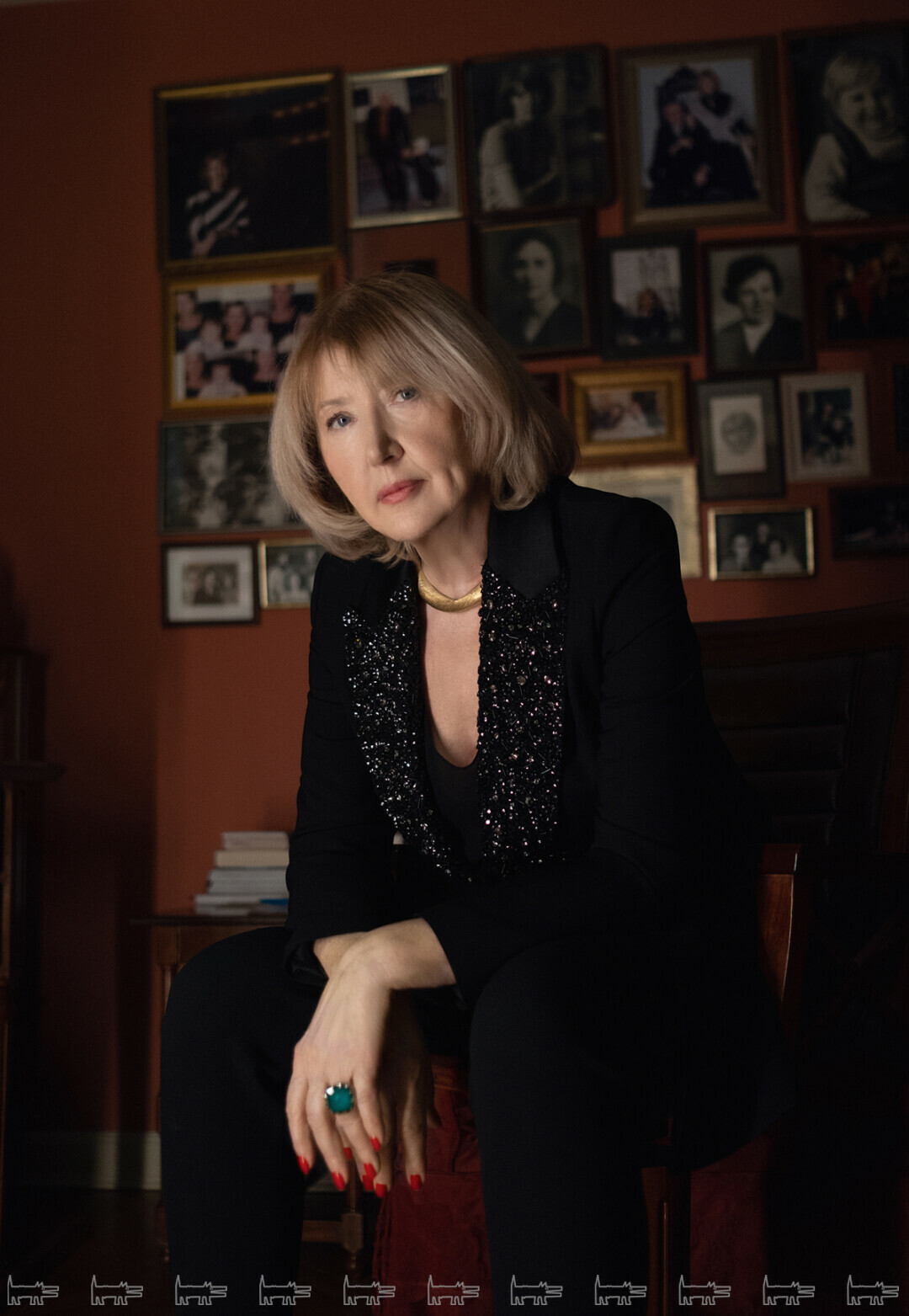 На Наталье: смокинг TANYA KOTEGOVA, кольцо STEPHEN WEBSTER, гривна — копия экспоната бронзового века из Музея национальной археологии Франции