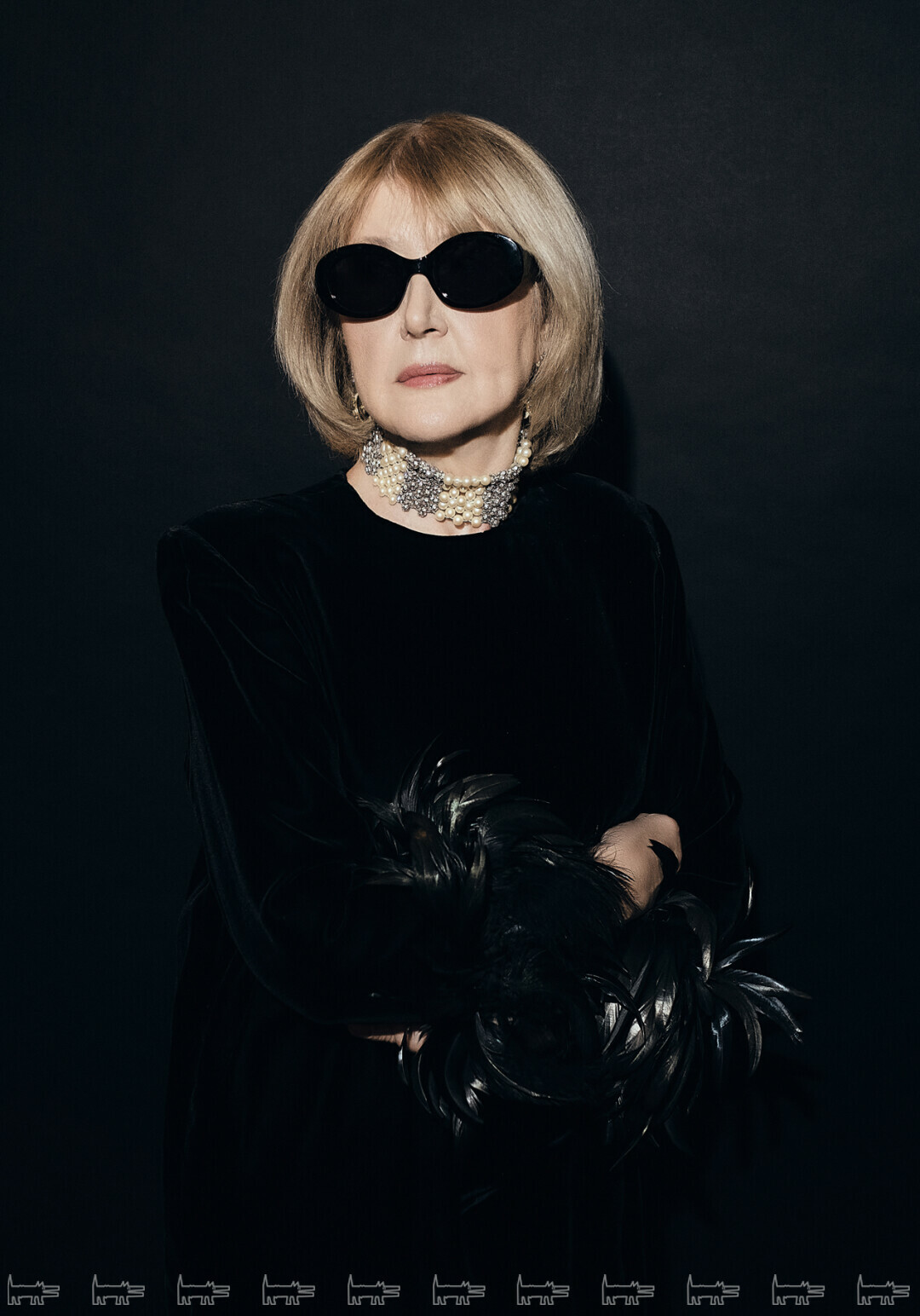 На Наталье: платье BALENCIAGA, серьги и чокер PERCOSSI PAPI (все — собственность героини), очки SAINT LAURENT («Оптика “Уголь”»)