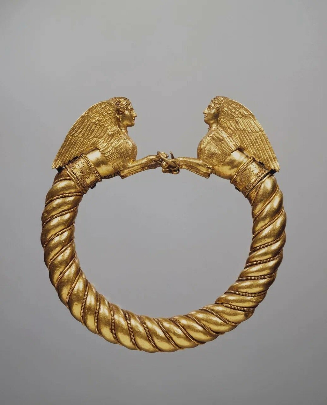Браслет со сфинксами. IV век до н.э.