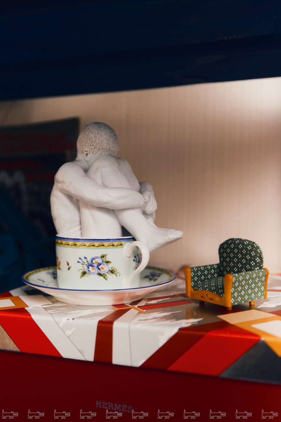 Чайная пара из винтажной коллекции Tiffany&Co “Morning Glory”, в которую спрятан скромный юноша (подарок мамы Татьяны Григорьевны)