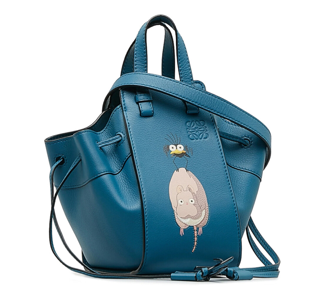 Тоут по мотивам «Унесенных призраками» Хаяо Миядзаки из коллаборации Loewe x Studio Ghibli