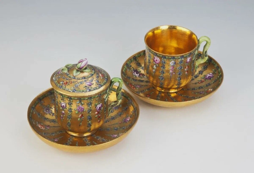 Чашка с крышкой и блюдцем. Невская порцелиновая мануфактура. 1759–1762 года