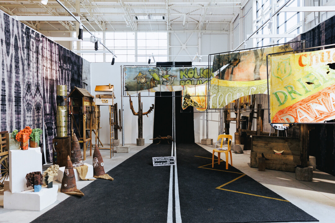 Дорога, ведущая в небо: стенд Jessica Gallery был признан лучшим на ярмарке современного искусства Cosmoscow 2024