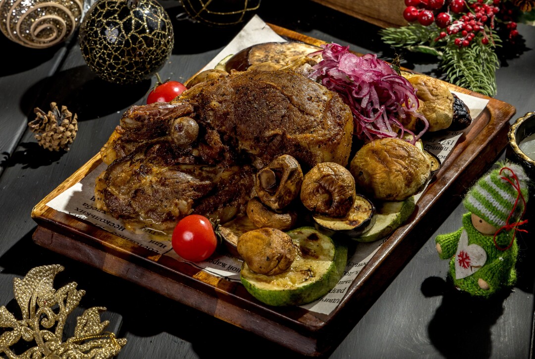 Окорок из баранины с овощами на гриле, 3690 рублей