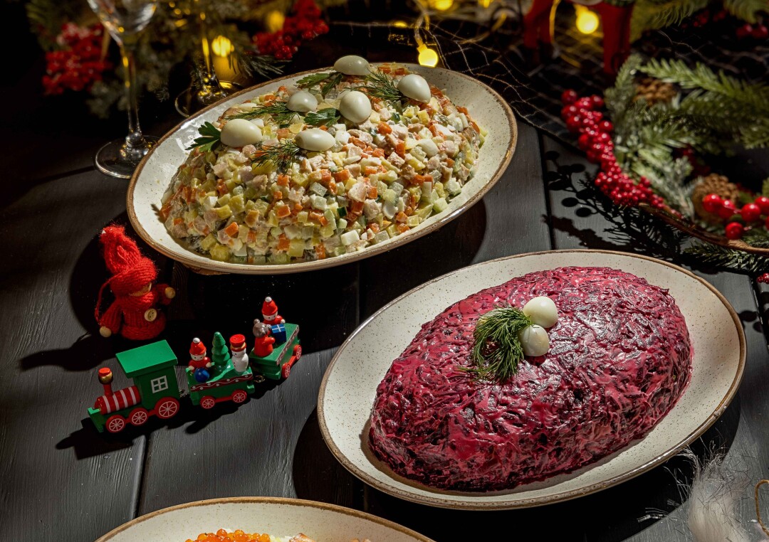 Оливье с копченой курочкой, 1290 рублей, сельдь под шубой, 1290 рублей,