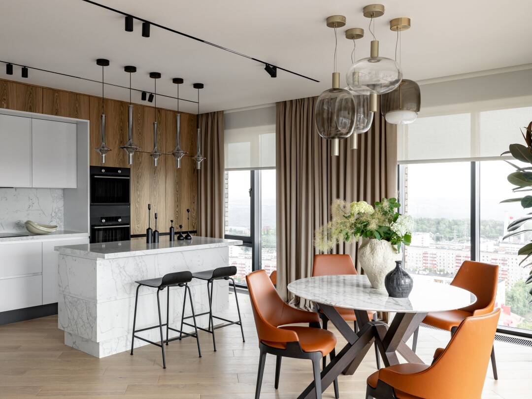 Обеденные стулья Potocco и барные стулья Cappellini, а также инженерная доска Finex – от салона Areta Design