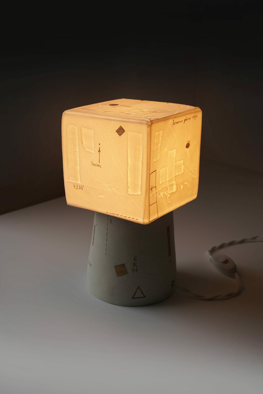 Фарфоровая лампа «Пулковская обсерватория» Даша Федорова, Bleskstuff, 45 000 руб.