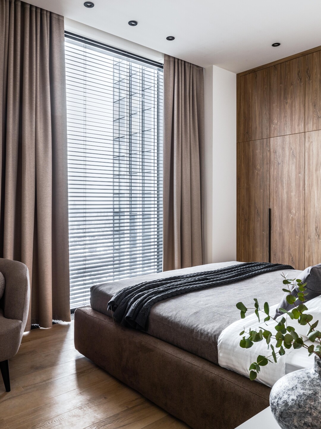 Создали разнообразие вариаций подачи света в комнату с помощью жалюзи и штор от Lalan textile