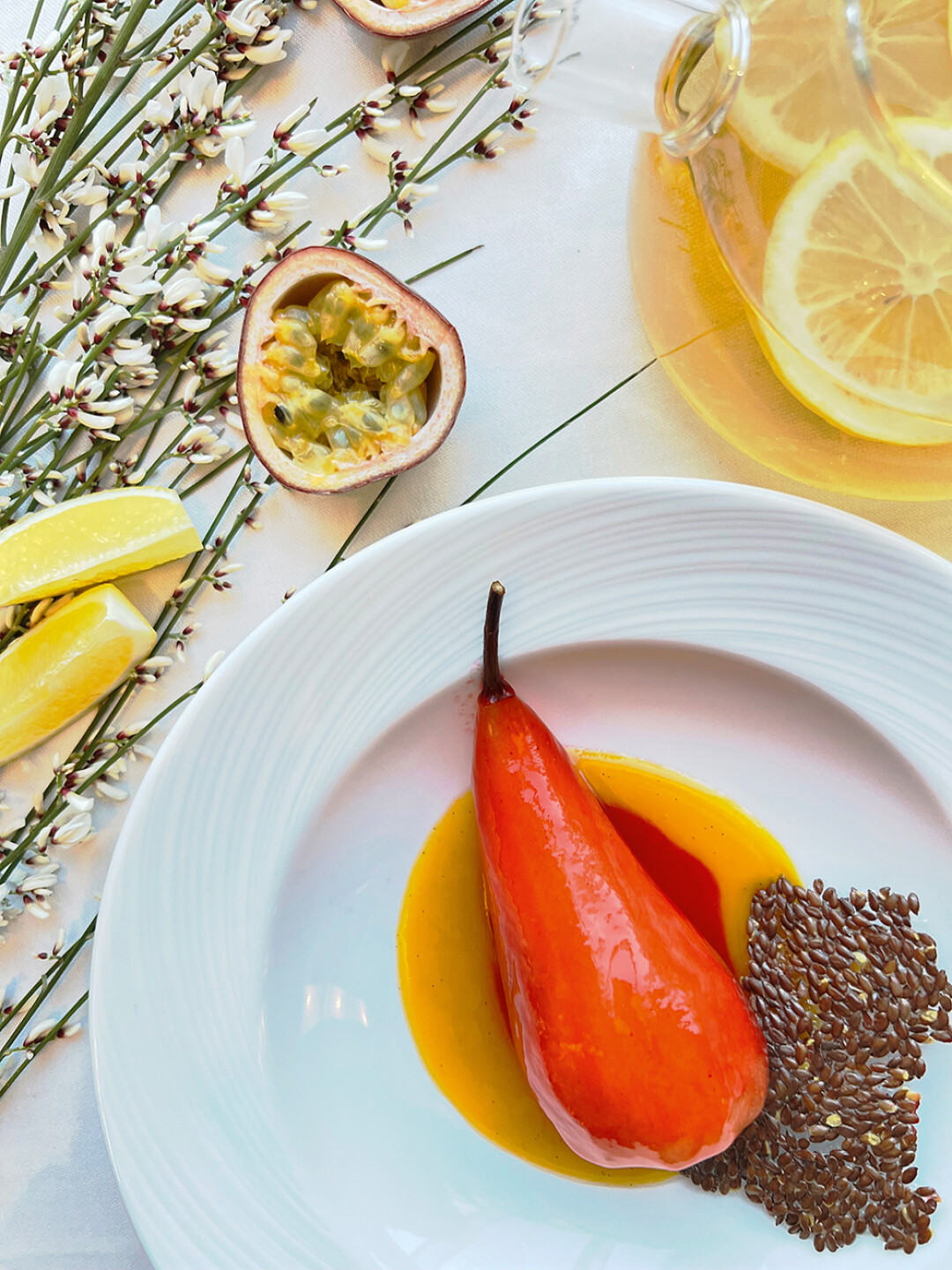 Томленая груша с соусом маракуйя из меню бара City Space