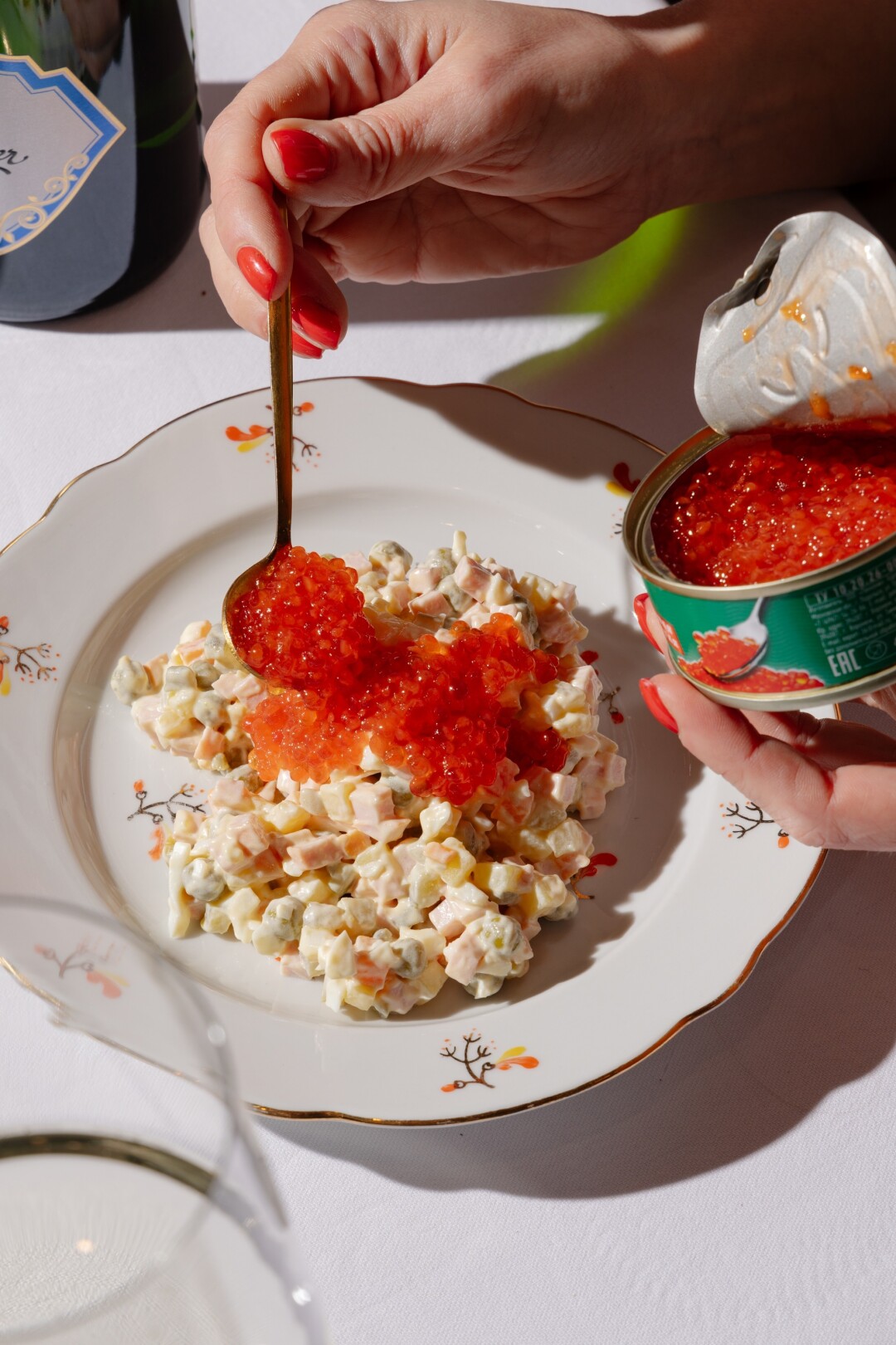 Par Michele Gastronomie Оливье с красной икрой, селедка под шубой (с яблоком!) в авторской интерпретации энтузиастки Каримы Уразбаевой. +7 (985) 265
