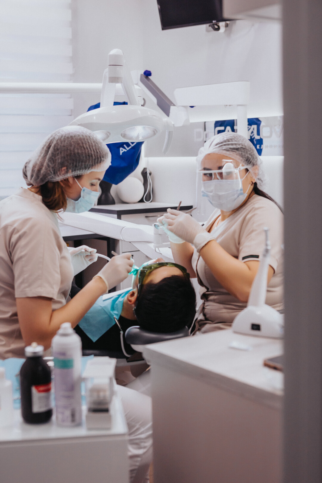 До процедуры врач и клиент много общаются