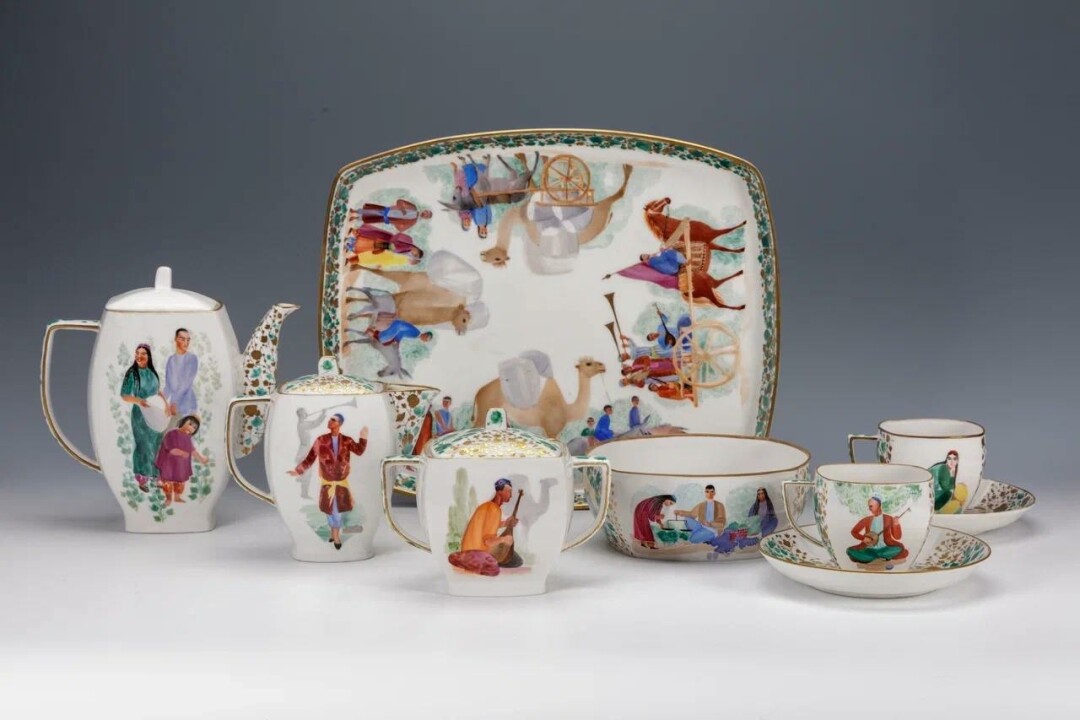 Сервиз «Восток СССР». 1936 год. Автор формы Н. М. Суетин, автор росписи Л. К.Блак.