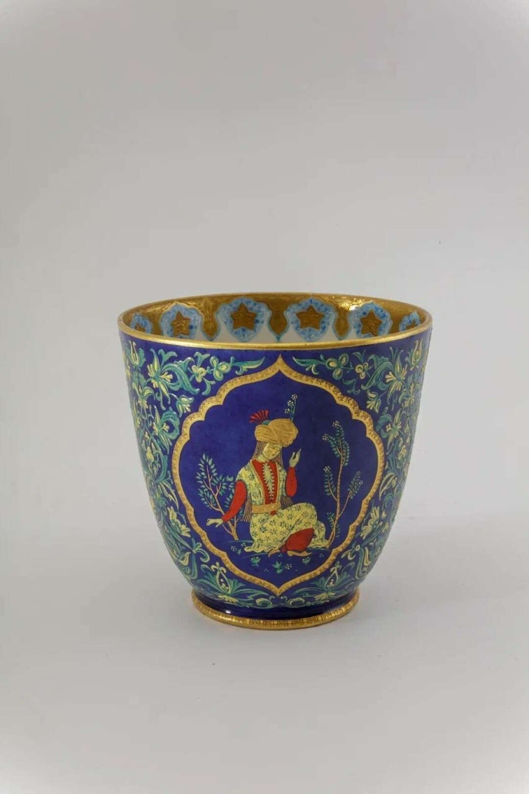 Бокал «Семь планет». 1941 год. Автор росписи М. Н. Мох.