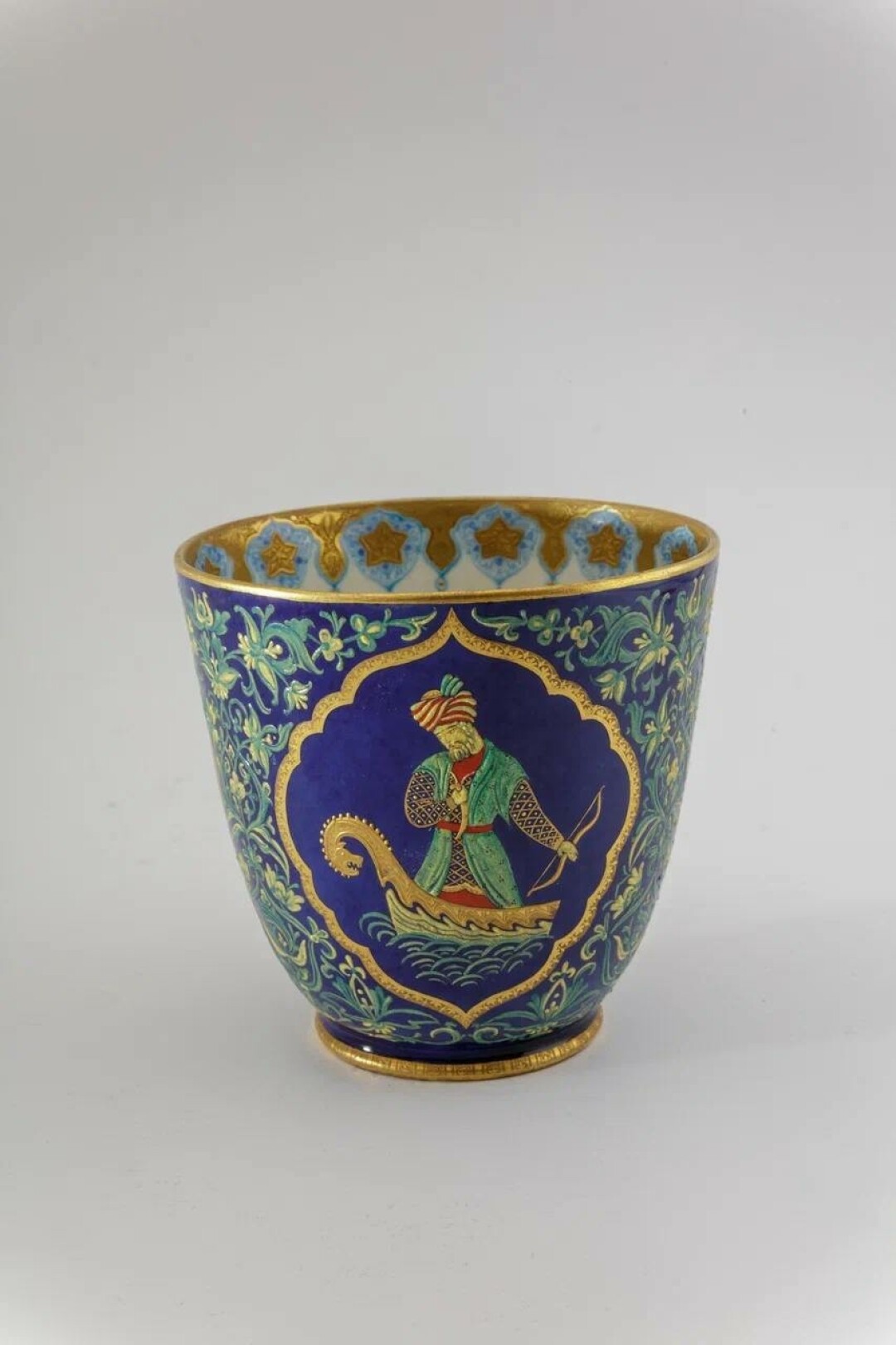 Бокал «Семь планет». 1941 год. Автор росписи М. Н. Мох.