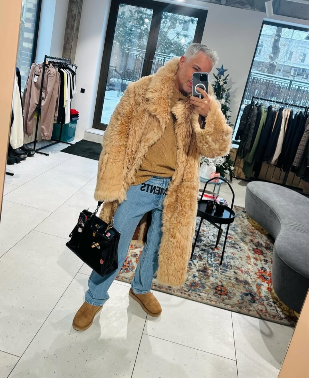 Стилист и телеведущий Александр Рогов